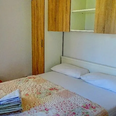 Studio Apartman I Mali Apartman Vir Exterior photo