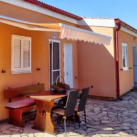 Studio Apartman I Mali Apartman Vir Exterior photo