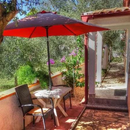 Studio Apartman I Mali Apartman Vir Exterior photo